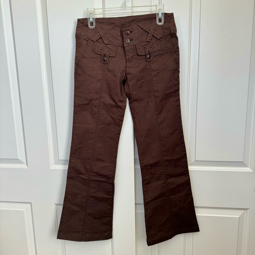 Women wide leg pants, cute design with front & back pockets. Mid rise.